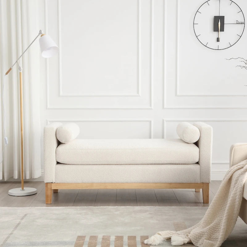 Elegante gepolsterte Bank mit hohen Seiten