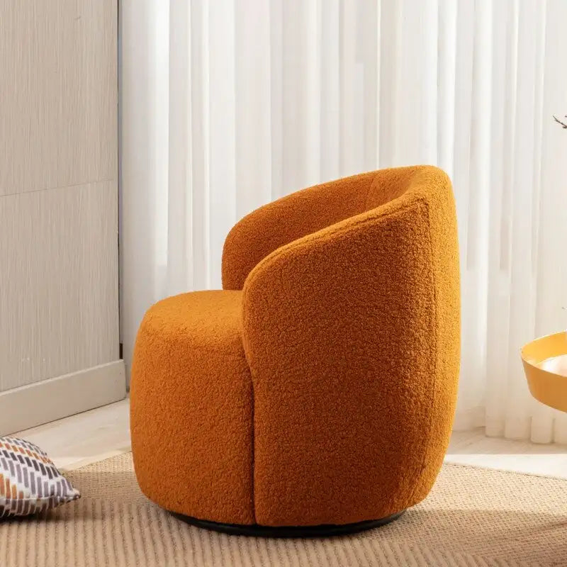 Drehbarer Akzentsessel im Schalendesign aus Teddy-Stoff mit pulverbeschichtetem Metallring