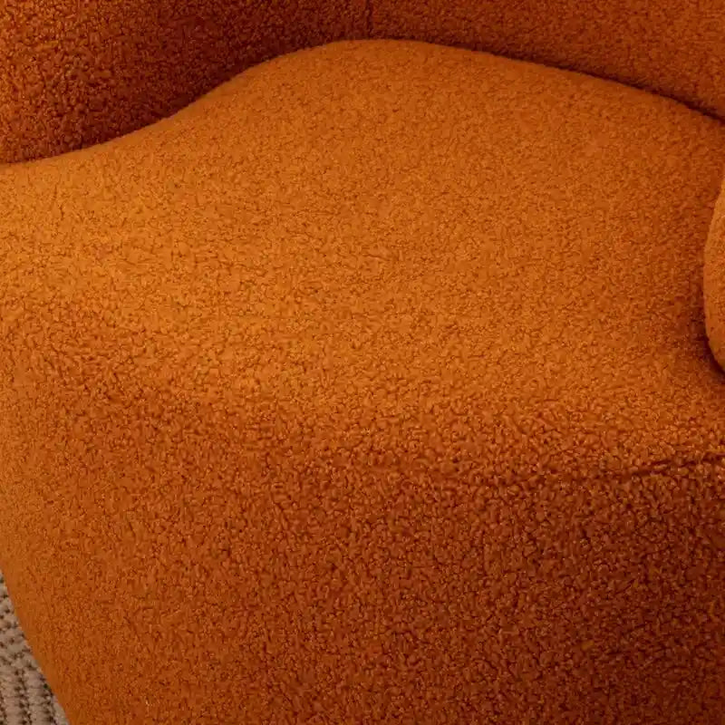 Drehbarer Akzentsessel im Schalendesign aus Teddy-Stoff mit pulverbeschichtetem Metallring