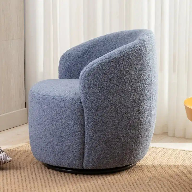 Drehbarer Akzentsessel im Schalendesign aus Teddy-Stoff mit pulverbeschichtetem Metallring