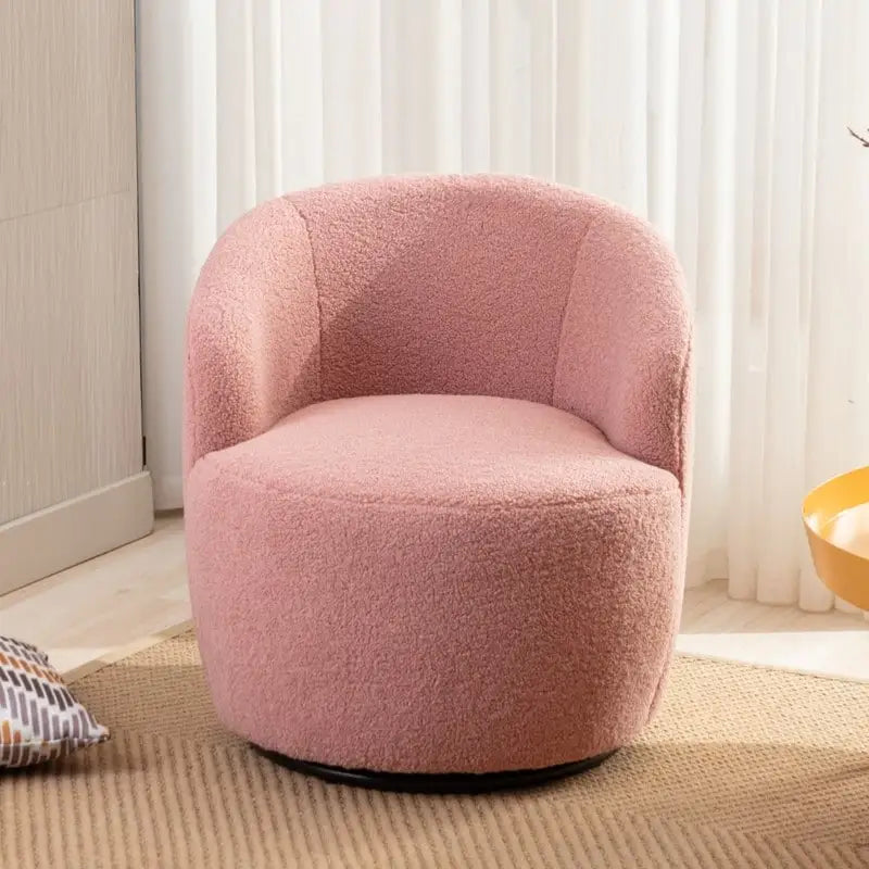 Drehbarer Akzentsessel im Schalendesign aus Teddy-Stoff mit pulverbeschichtetem Metallring