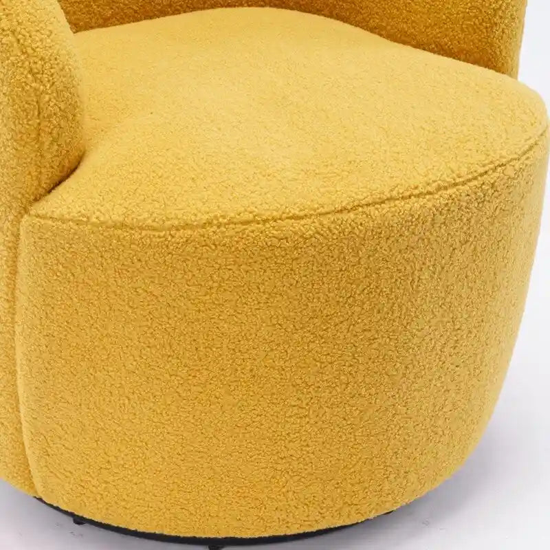 Drehbarer Akzentsessel im Schalendesign aus Teddy-Stoff mit pulverbeschichtetem Metallring