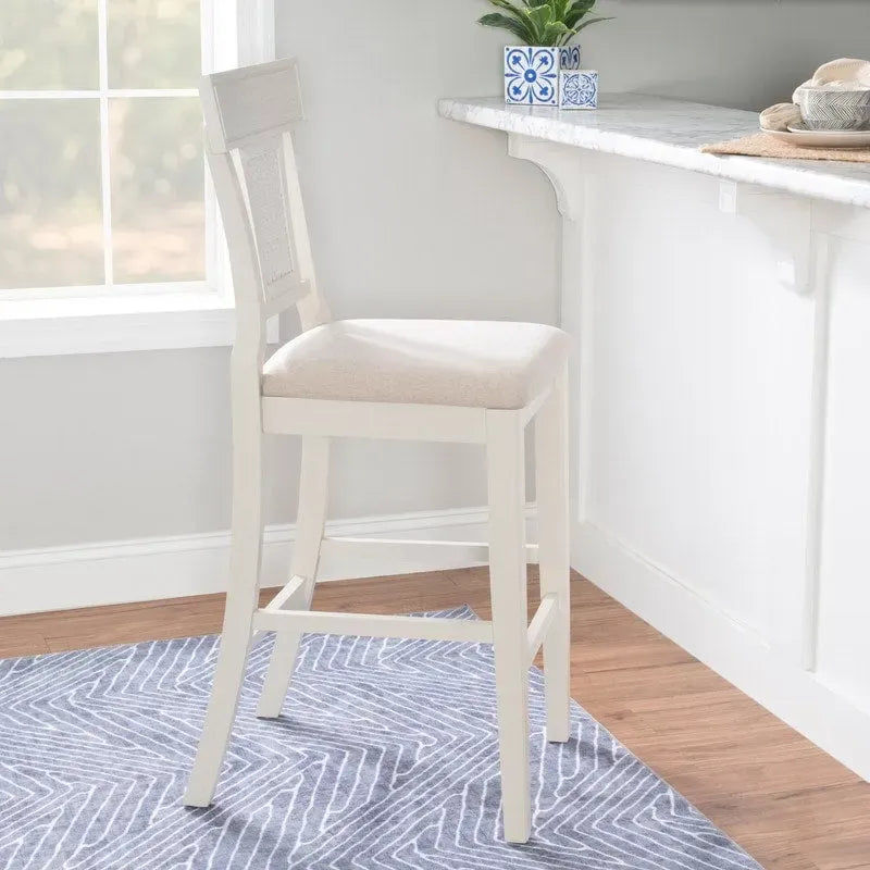 Handgeflochtener Barhocker im Landhausstil aus Rattan
