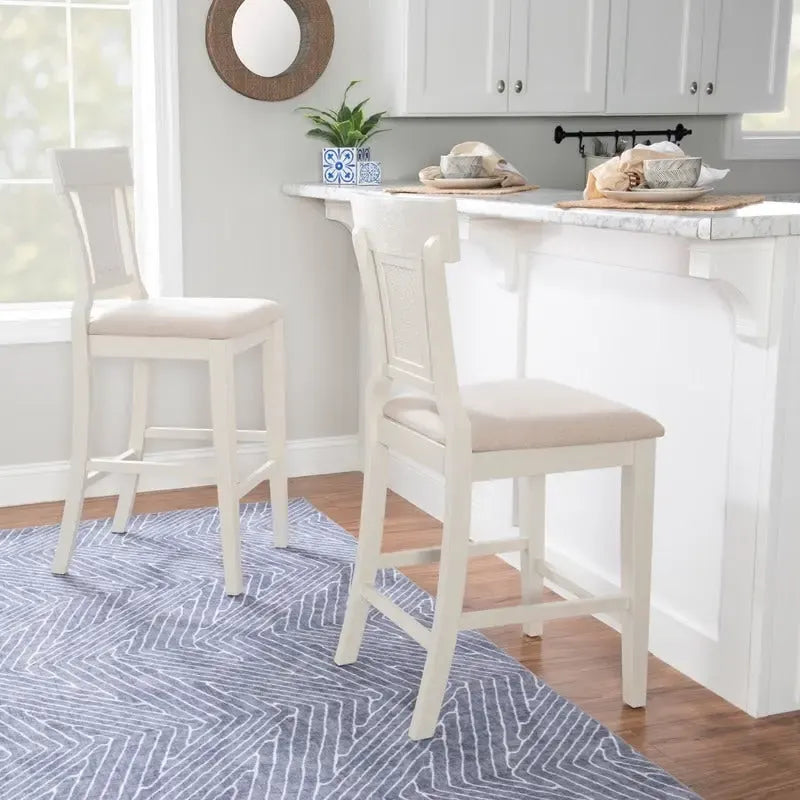 Handgeflochtener Barhocker im Landhausstil aus Rattan
